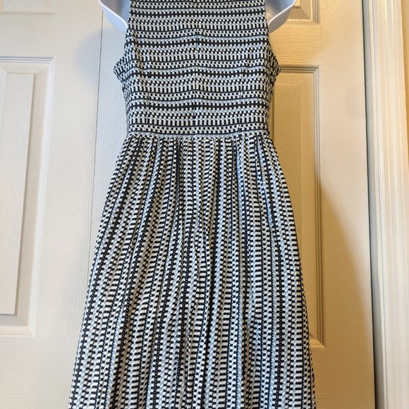 Loft sleeveless geometric dress size M - Picture 2 of 3